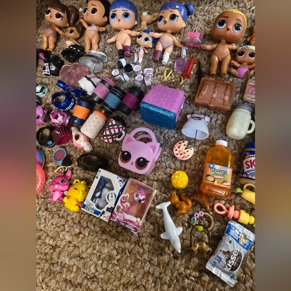 L.O.L dolls And Accessories Bundle - Picture 7 of 7
